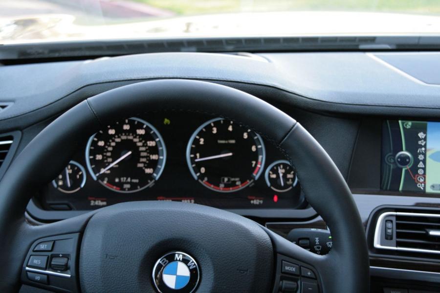 BMW 750iL 2009 года  (фото 21 из 30)